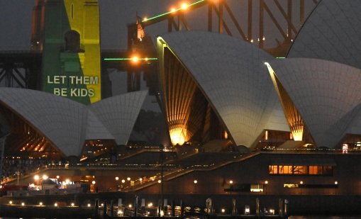 Двама задържани след сигнали за изстрели и ранени на плаж в Сидни