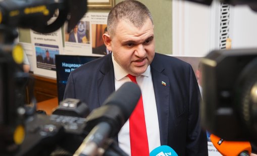 ДПС регистрира листите си с кандидати за народни представители