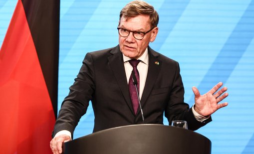 Повреда на правителствен самолет обърка пътуване на германския външен министър 