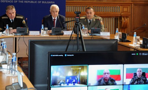 Приблизително 270 военнослужещи участват в операции на НАТО и ЕС