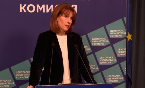 Нейкова: Няма проблем с машините и сертифицирането им