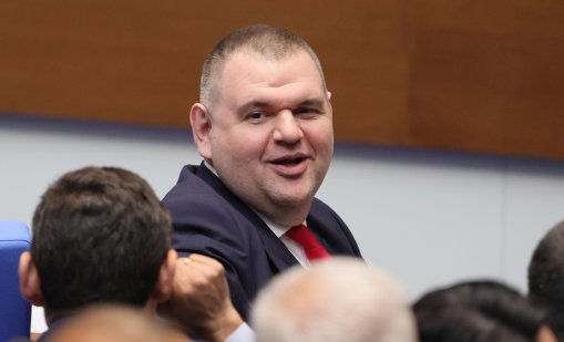 Демерджиев обясни действията си за полетите на Пеевски