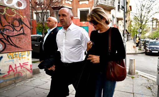 Вучич поздрави Радев за победата му в парламентарните избори