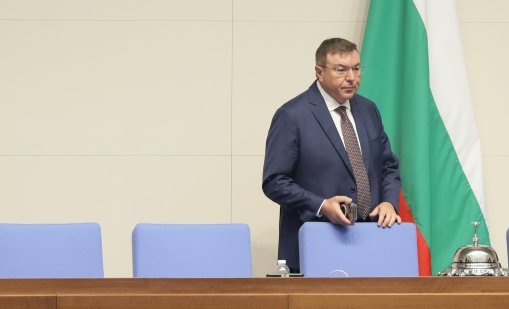 Костадин Ангелов: Към момента информация за оставка на Делян Добрев не е постъпвала