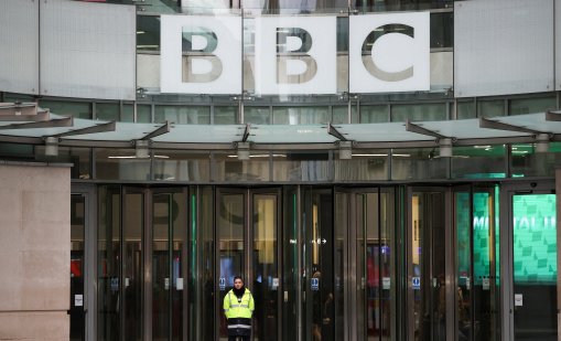 Оставките в Би Би Си само разпалиха скандала, къде отива доверието?