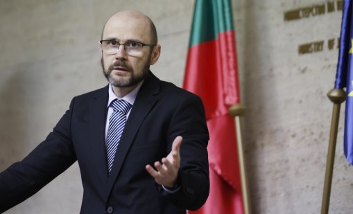 Янкулов чака от МВР днес справката за пътуванията на Русинова и Еврото