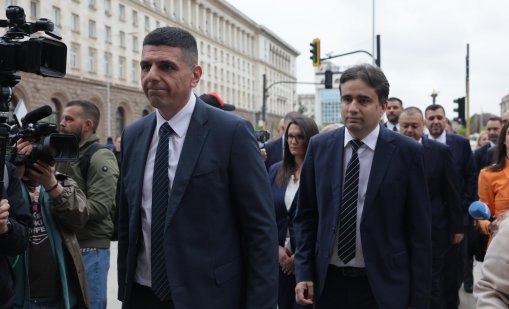 ДБ внесоха законопроект за сваляне на охраната на Борисов и Пеевски