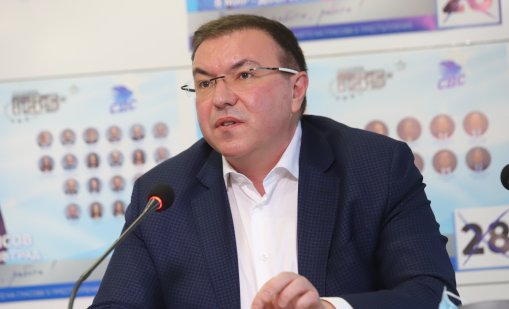 Костадин Ангелов: Асен Василев се е возил на задната седалка със собственици на „Лукойл“