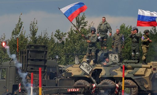 Всички ли сте страхливци? Руските университети оказват натиск върху студентите да се бият в Украйна