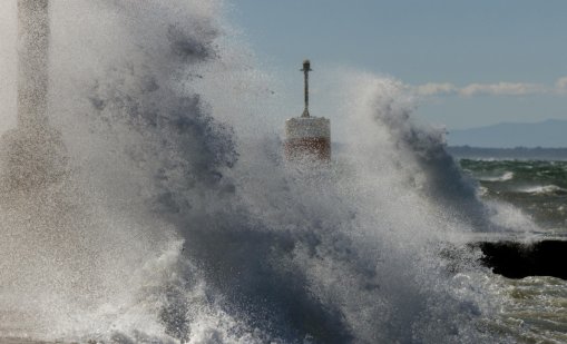 Бурята &ldquo;Ерминио&rdquo; връхлетя цяла Гърция