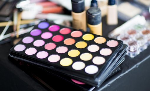 Душ гел, лакове, вакса...над 1/3 от забранените опасни стоки са козметика