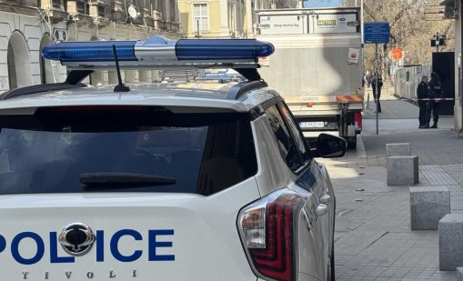 Мащабна акция в България: 56 кг марихуана в дивани, мигранти в тайници и оръжейни части