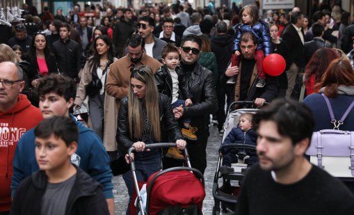 Нови мерки в Гърция - за всяко дете по 150 евро, помощ и за пенсионерите