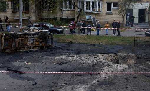 Отново нощна атака с дронове в Украйна, двама са пострадали