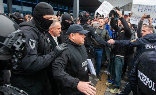 Молдовски политик и олигарх ще лежи 19 години в затвора