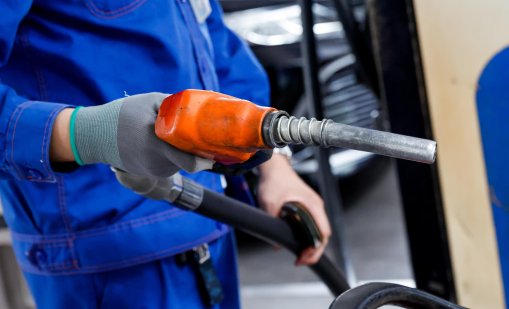 ЕК подкрепя намаляването на акцизите на горивата срещу високите цени