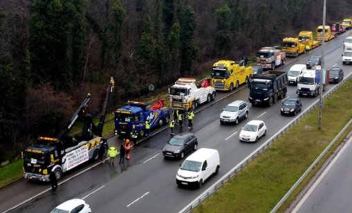 Над 300 автомобила на "Пътна помощ" излизат на протест край Казичене