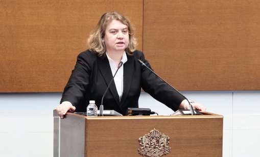 Започна извънредното заседание в НС, Костадинов нападна Киселова заради евреите