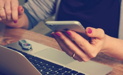 Експерт за Gen Z: За колкото по-умни се мислят, толкова по-глупави са всъщност