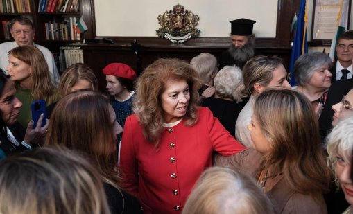 В кадър: Йотова се срещна с българската общност в Ню Йорк 