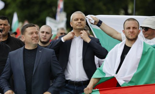  Протестът в София за запазване на лева завърши с шествие