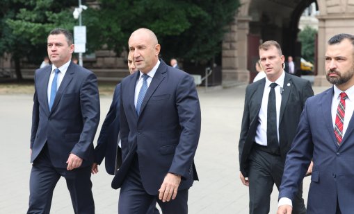 Радев: Категорично не приемам внушенията, че саботирам работата на правителството