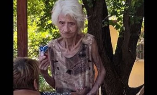 Внучка на жена от дома в с. Ягода: Като видя торбата с храна се нахвърли като диво животно