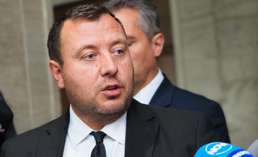 "Възраждане" напуска пленарнта зала, искат пак да се гласува референдума за еврото 