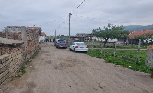 В "турската махала" в с. Маноле празниците са без край: Музиката не спира денем и нощем