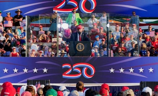Тръмп отпразнува приемането на "Големия красив законопроект" на митинг на America250 СНИМКИ
