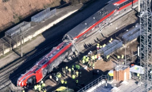 Испанският премиер обяви тридневен траур, обеща прозрачност при разследването на влаковата катастрофа 