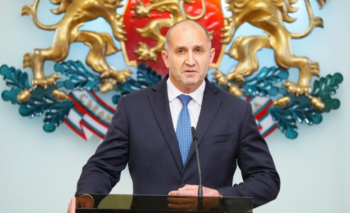 Радев категоричен: Властта е бламирана, оставката е неотложна