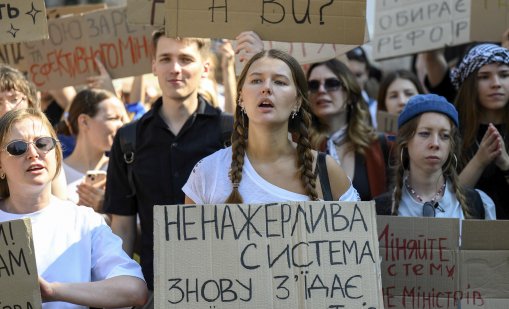 Политическа буря в Украйна: Федоров атакува Зеленски след отстраняването си, избухнаха протести 