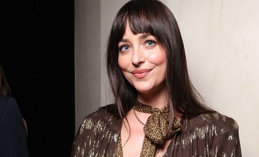 Дакота Джонсън се разголи в дебютната си кампания за Calvin Klein