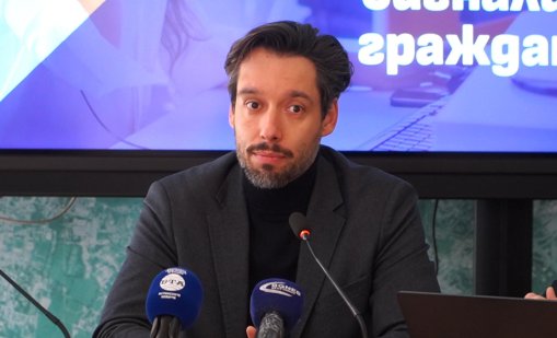 Бонев за кризата в София: Пожарът се е разраснал, къщата гори