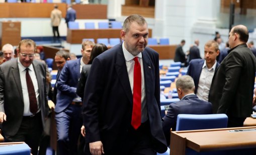 Пеевски за проваленото заседание: Крият се, управляващите са в истерия