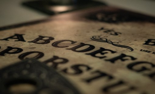 Новата тенденция сред младите хора: Да разговарят с мъртвите