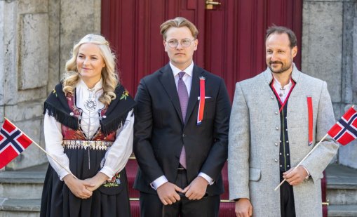След година на скандали: Норвежкото кралско семейство с коледна картичка