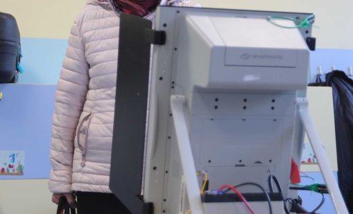 Фалстарт и в Благоевградско: 20 членове на комисии не се явиха, а машините - проблемни 