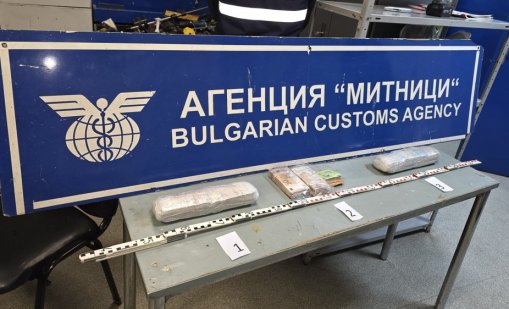 Арестуваха турски шофьор с недекларирани над 100 хил. евро
