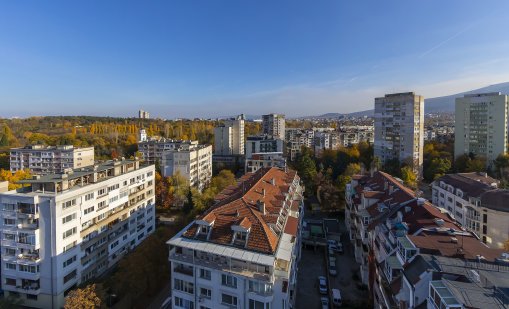 Със заплатите за 12 години купуваме жилище в София