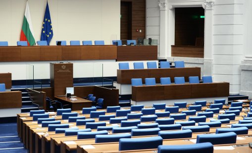 Новият парламент: 57 от новоизбраните депутати са жени 