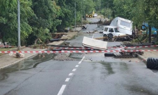 Чудовищен потоп заля Царево, обявено е бедствено положение