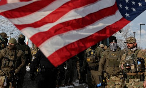 Десетки хиляди протестират в Минеаполис