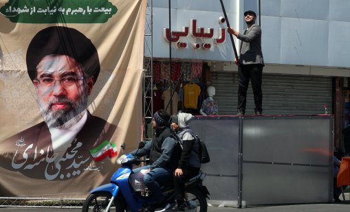 Кой държи властта в Иран: режимът продължава да функционира нормално