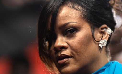 Жена обстрелва дома на Риана в Бевърли Хилс