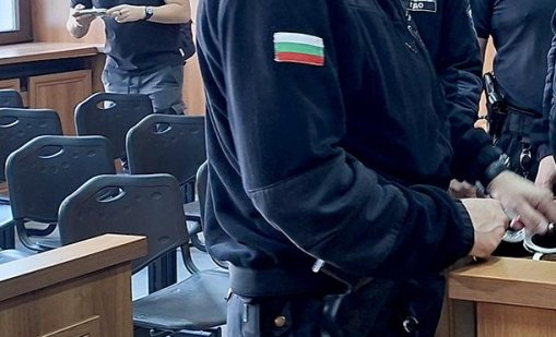 Мъж е обвинен за блудство с 9-годишно момче и 7-годишно момиче