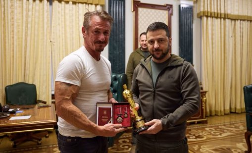 Шон Пен на фронта, срещна се с украински войници в Донецка област