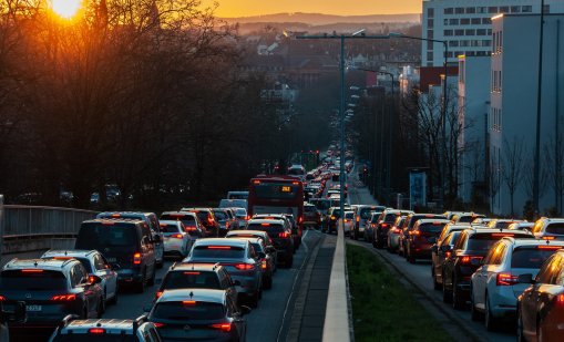 В Истанбул превръщат автомобилите си в спални, за да избегнат задръстванията
