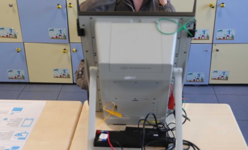 Машините масово дефектират и не пускат бюлетини в Старозагорско